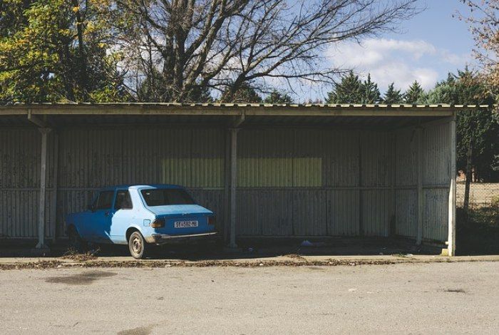 Homem encontra carro perdido em estacionamento 20 anos depois