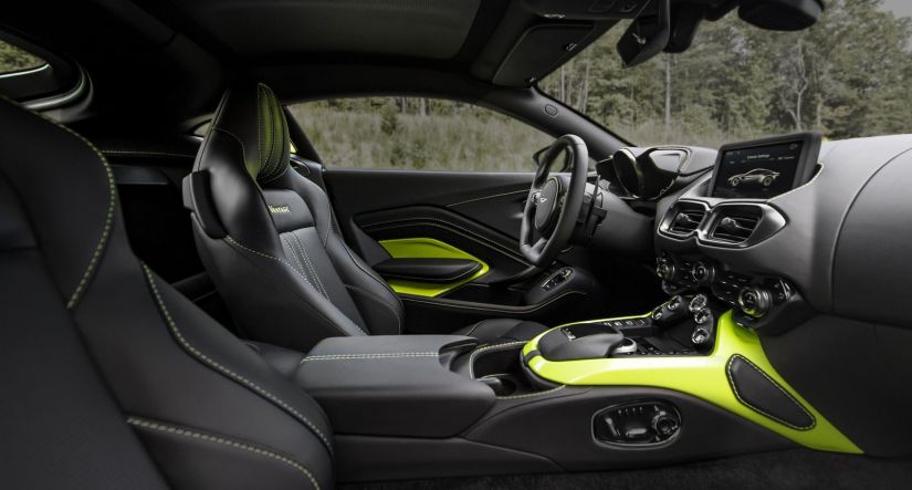 Aston Marin revela informações e imagem da nova geração do Vantage