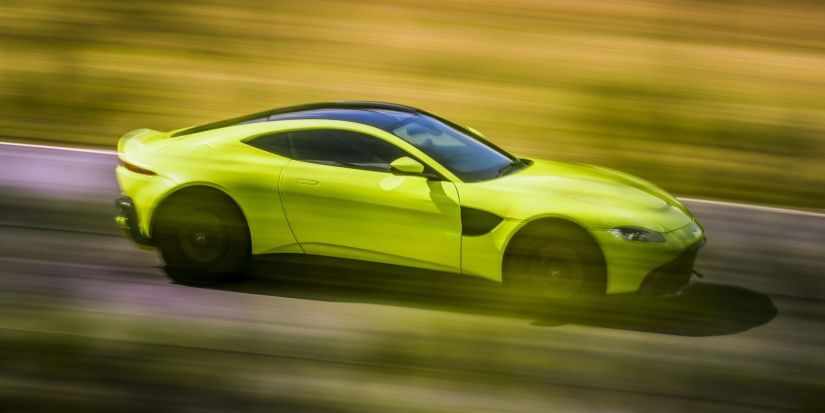 Aston Marin revela informações e imagem da nova geração do Vantage