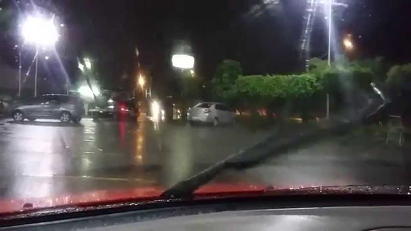 Aprenda a desembaçar rapidamente os vidros do carro