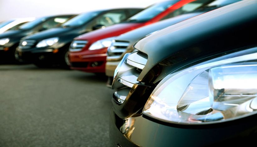Venda de carros novos ao consumidor em 2017 apresenta leve queda