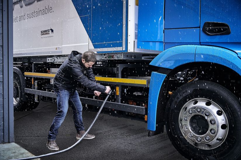 Mercedes-Benz confirma começo de testes com caminhão elétrico