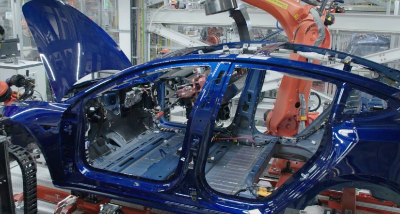 Tesla aumenta produção de Model 3, mas segue abaixo da meta