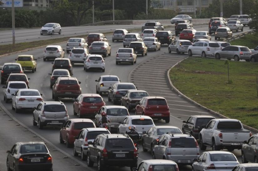 Frota de veículos volta a crescer no Brasil
