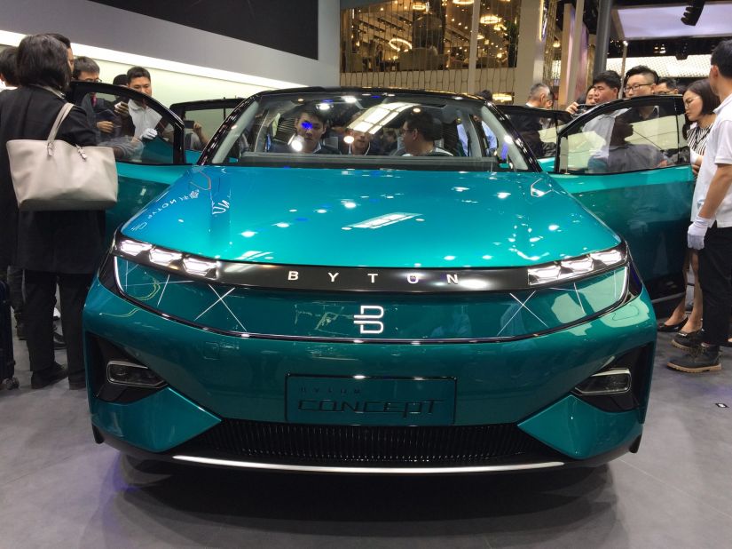 Salão de Pequim tem carro com “telão” de 49 polegadas
