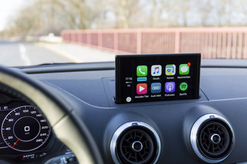 Sistema Carplay terá acesso a Waze e Google Maps