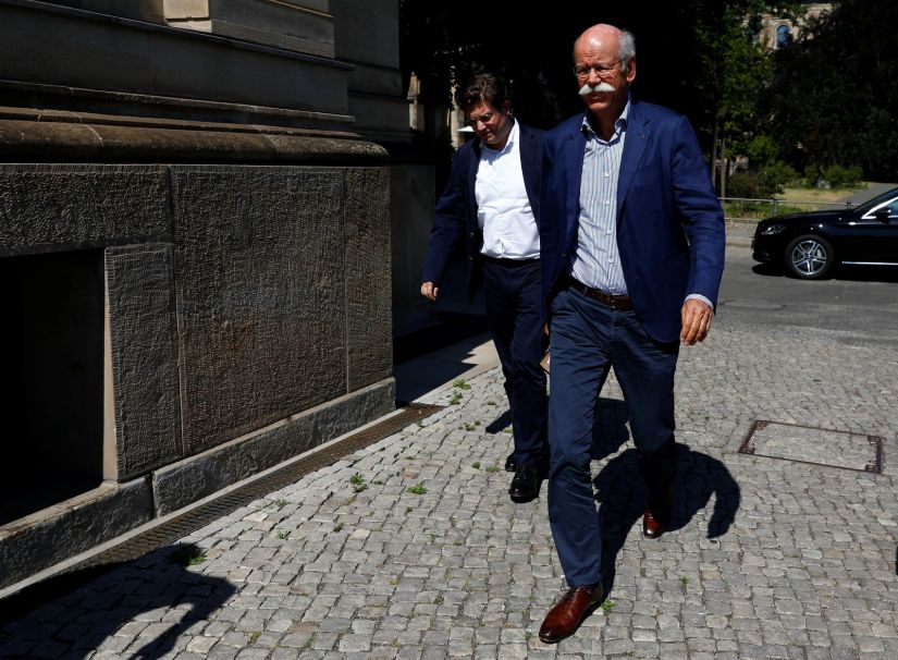 Presidente da Daimler, Dieter Zetsche, chega para encontro com ministro dos Transportes da Alemanha.