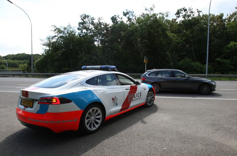 Polícia de Luxemburgo anuncia compra de Teslas para patrulhas