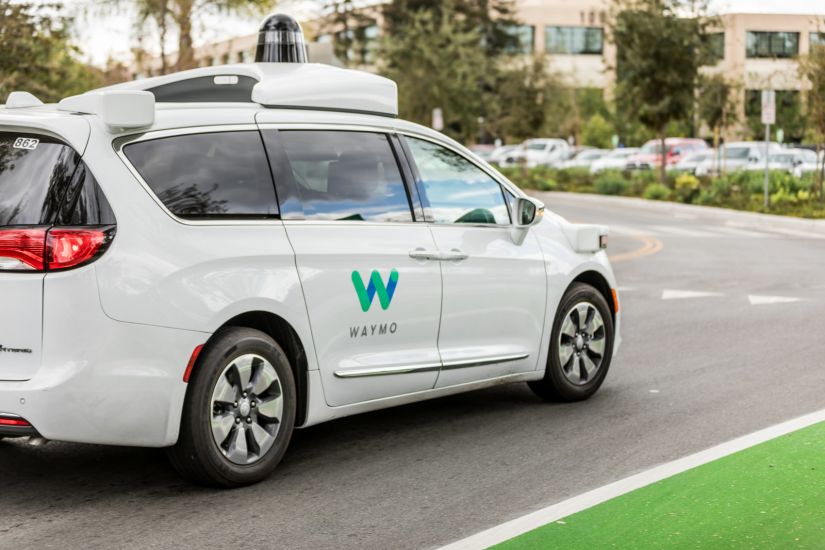 Carros autônomos da Waymo vão transportar clientes do Walmart