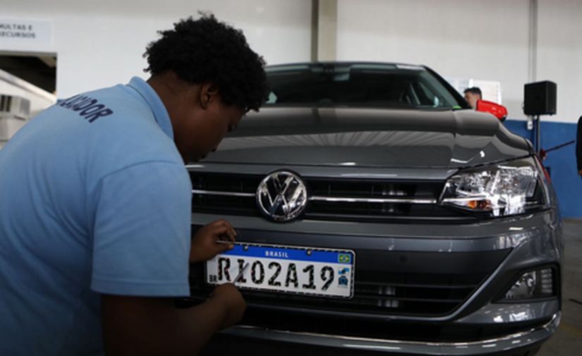 Contran suspende placas do Mercosul