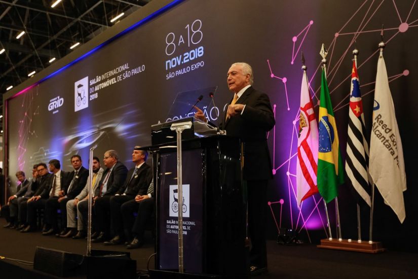 Michel Temer assina decreto do Rota 2030