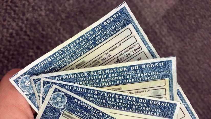 Bolsonaro quer aumentar limite de pontos de CNH
