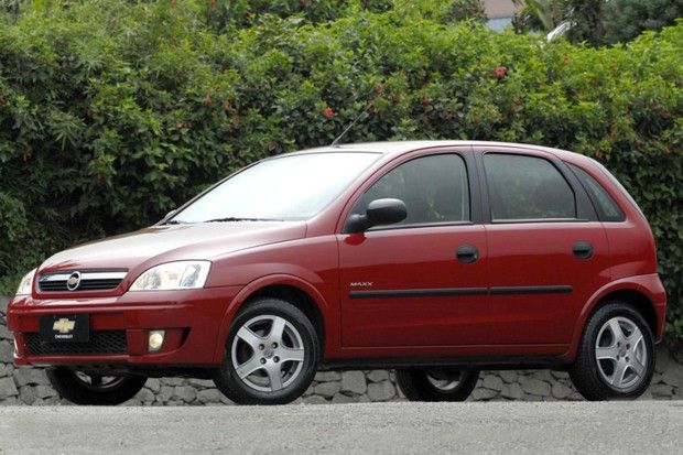 Revelado o formato do farol do novo Corsa