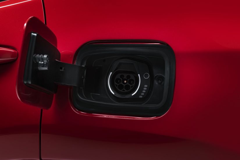 Jeep Renegade e Compass ganha configurações híbridas