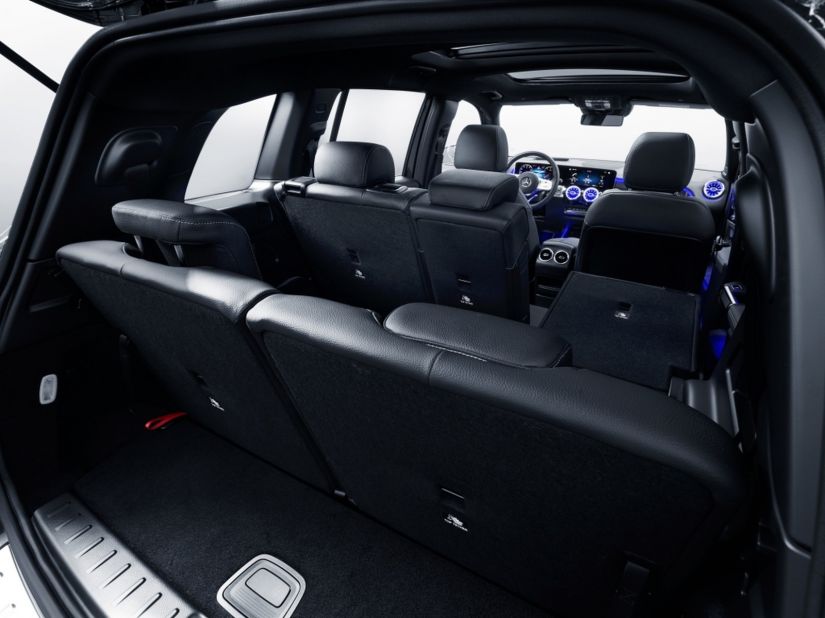 Mercedes-Benz apresenta novo SUV intermediário de 7 lugares