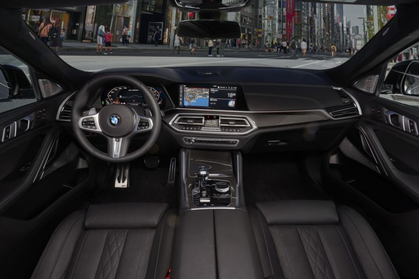 BMW lança nova geração do X6 com grade dianteira iluminada