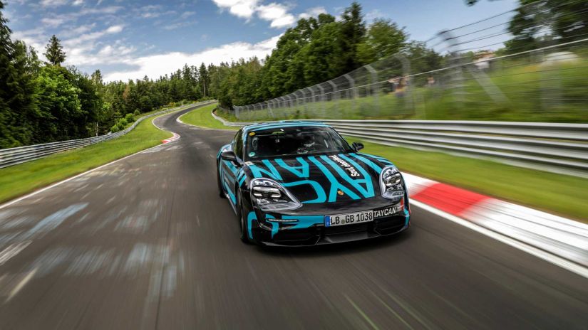 Porsche Taycan consegue recorde elétrico em Nürburgring