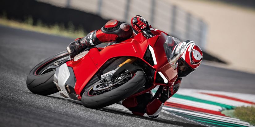 Ducati lança nova V4 S no Brasil por R$ 109,9 mil