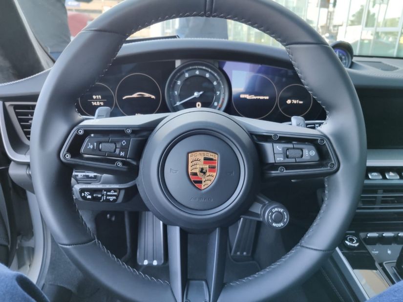 Porsche lança novo 911 no Brasil 