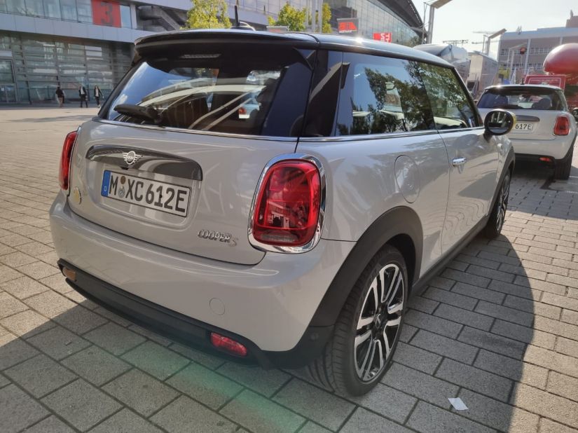 Mini apresenta Cooper SE elétrico e confirma lançamento no Brasil