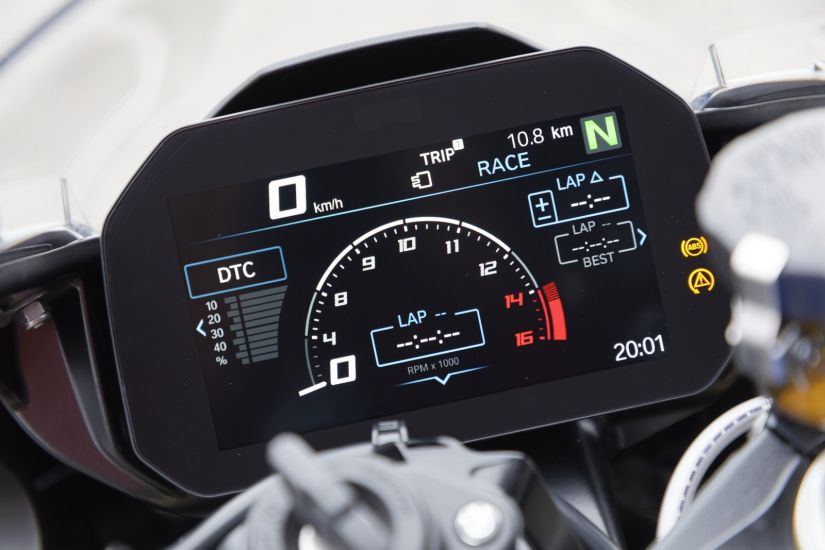 BMW anuncia preços da nova geração da moto S 1000 RR no Brasil