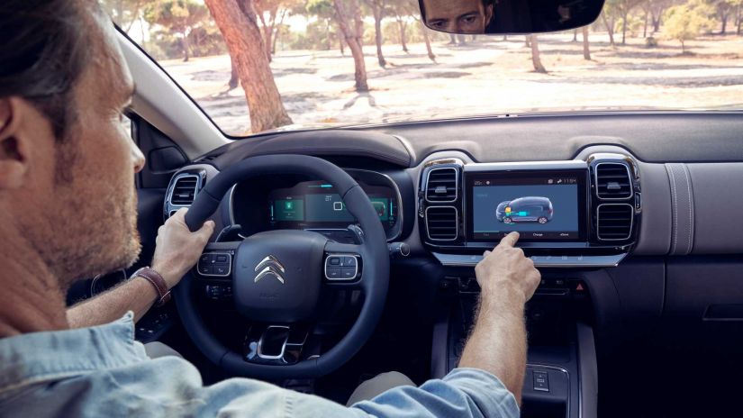 Citroën C5 Aircross ganha versão híbrida no Brasil