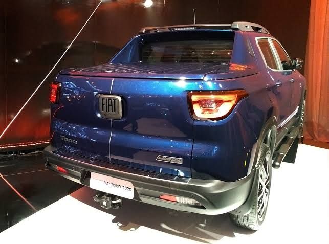 Fiat Toro ganha versão com capota marítima rígida