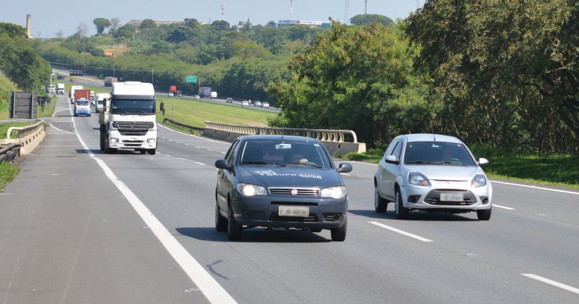 Dicas para economizar combustível e pastilhas de freio na estrada