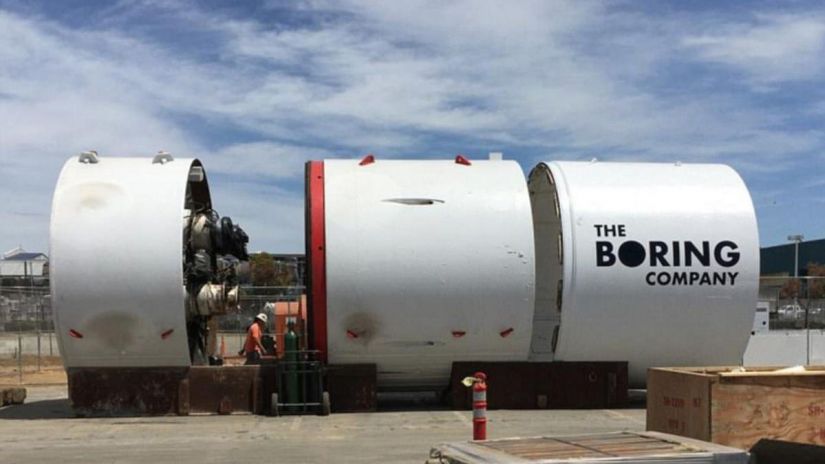 Elon Musk quer construir estradas subterrâneas para carros elétricos