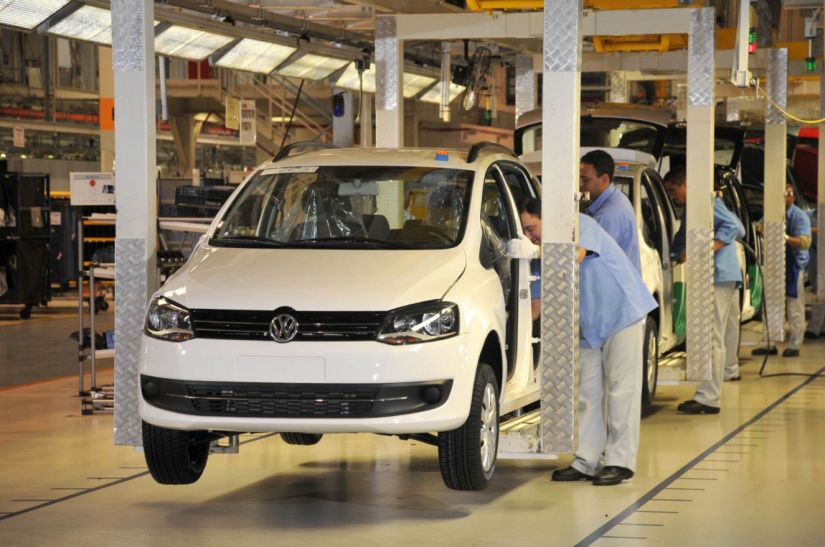 Volkswagen vai reduzir 30% da jornada de trabalho no Brasil