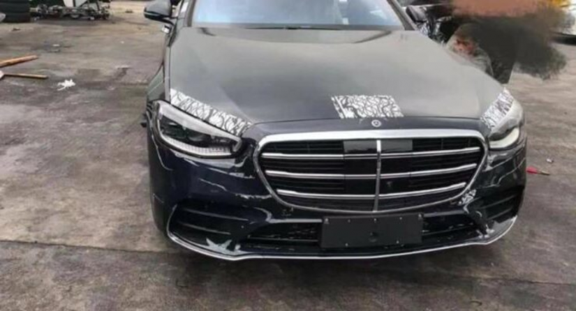Mercedes mostra dianteira em teaser do novo Classe S 2021