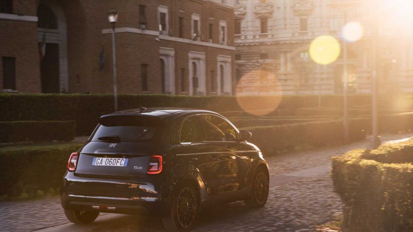 Fiat 500 elétrico estreia com edição de luxo