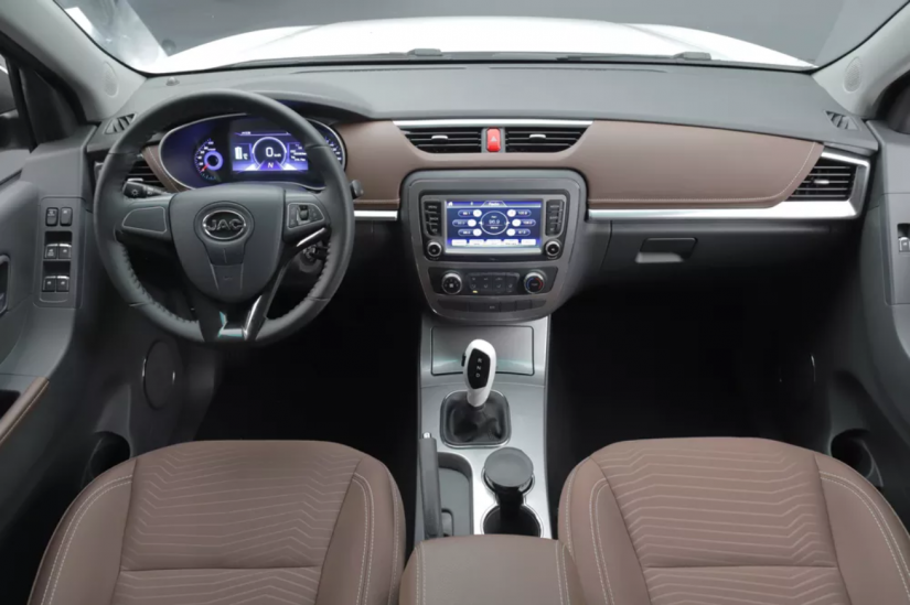 Jac iEV330P é lançada no Brasil por R$ 289.900