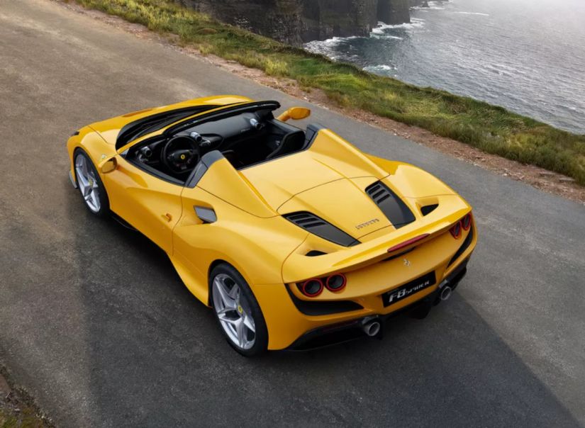 Ferrari disponibiliza F8 Spider para encomenda no Brasil