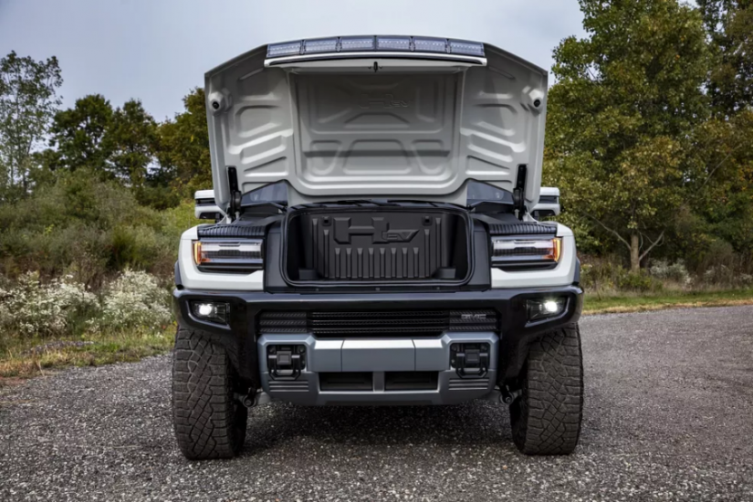 Hummer apresenta jipe elétrico que consegue andar de lado e possui mais de 1000 cv