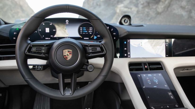 Porsche Taycan chega ao Brasil por R$ 589 mil