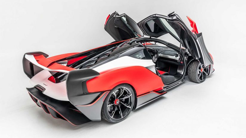 McLaren promove estreia surpresa do superesportivo Sabre 