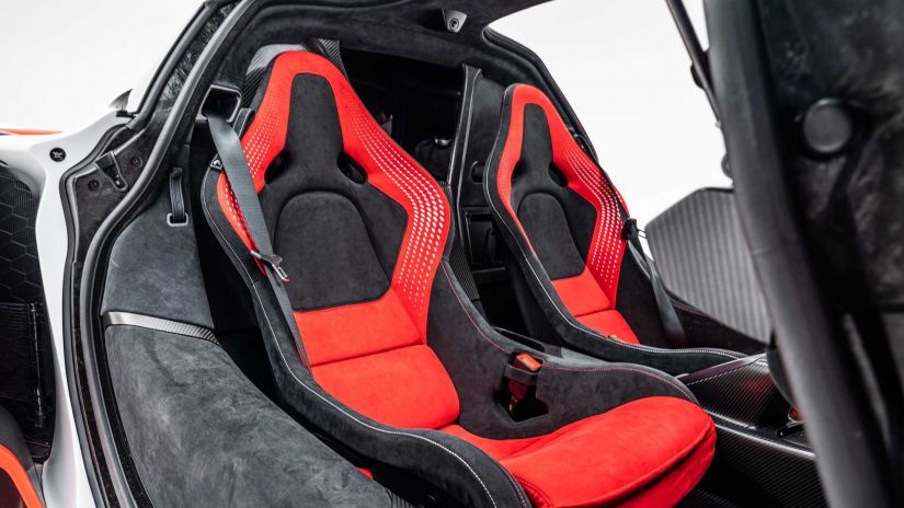 McLaren promove estreia surpresa do superesportivo Sabre 