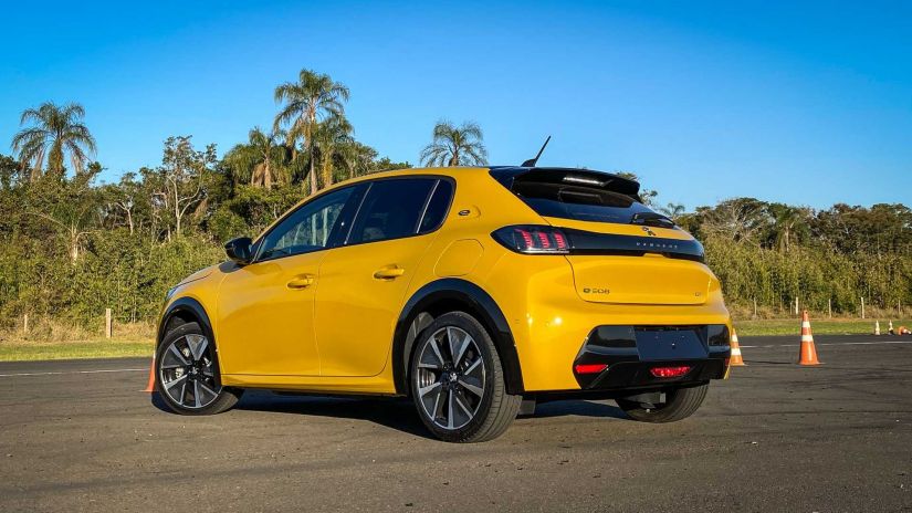 Peugeot confirma que 208 e 2008 serão exclusivamente elétricos