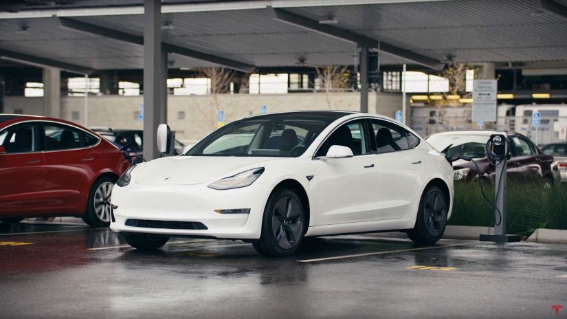 Tesla anuncia que aceitará bitcoin como pagamento