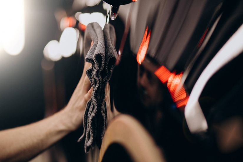 4 dicas para quem quer economizar e lavar o carro em casa