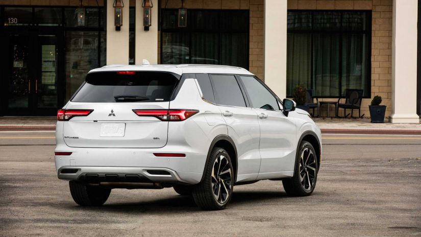 Mitsubishi Outlander 2022 chega com visual ousado e 7 lugares
