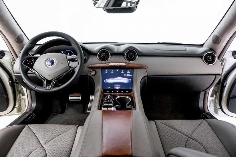 Sedan elétrico Karma ganha versão GS-6