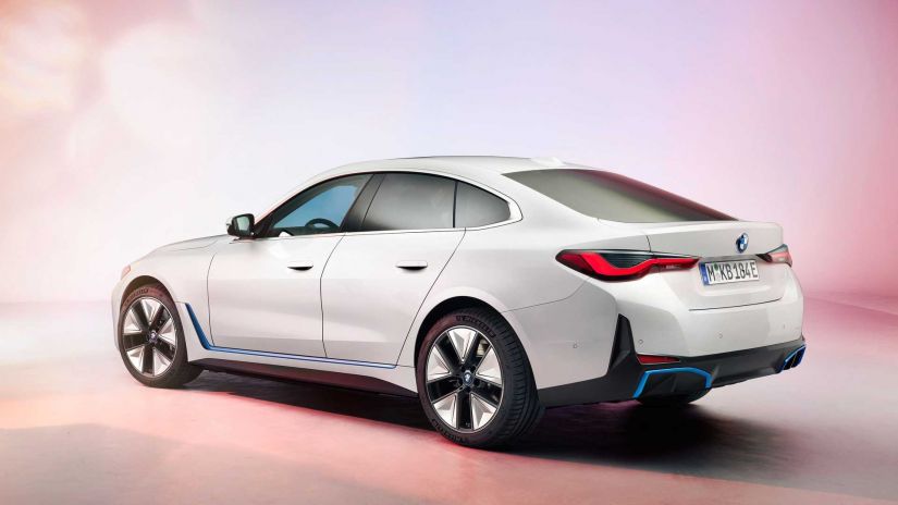 BMW apresenta sedan elétrico i4 com até 590 km de autonomia