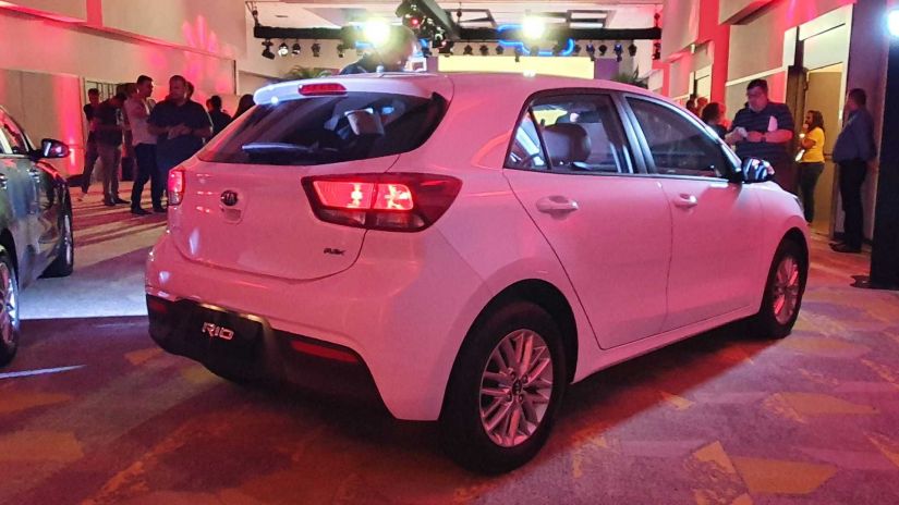 Kia Rio é lançado no Brasil custando R$ 81.990