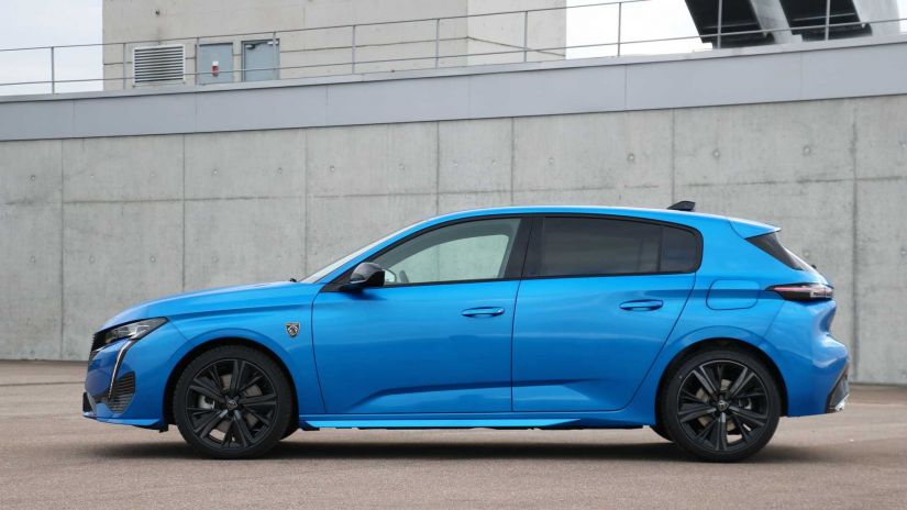 Novo Peugeot 308 chega com mudanças no visual e novo logotipo