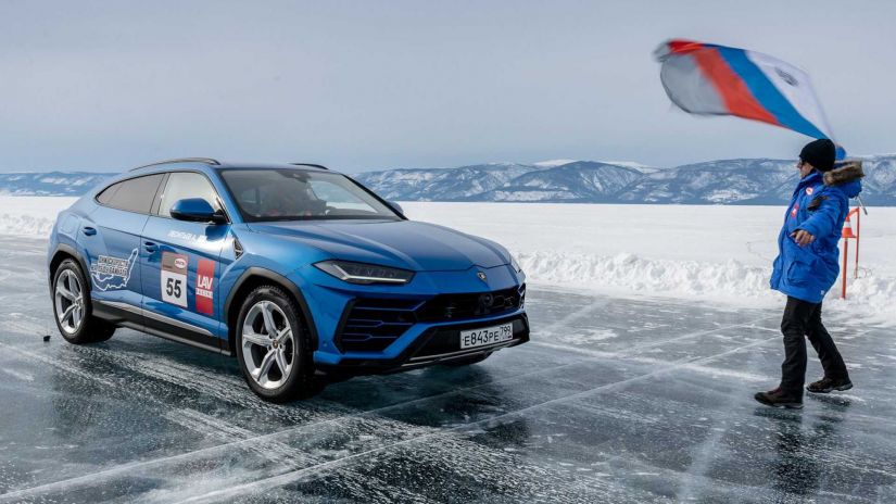 Lamborghini Urus bate recorde de velocidade no gelo