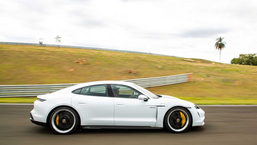 Porsche Taycan se torna o carro elétrico mais vendido no Brasil