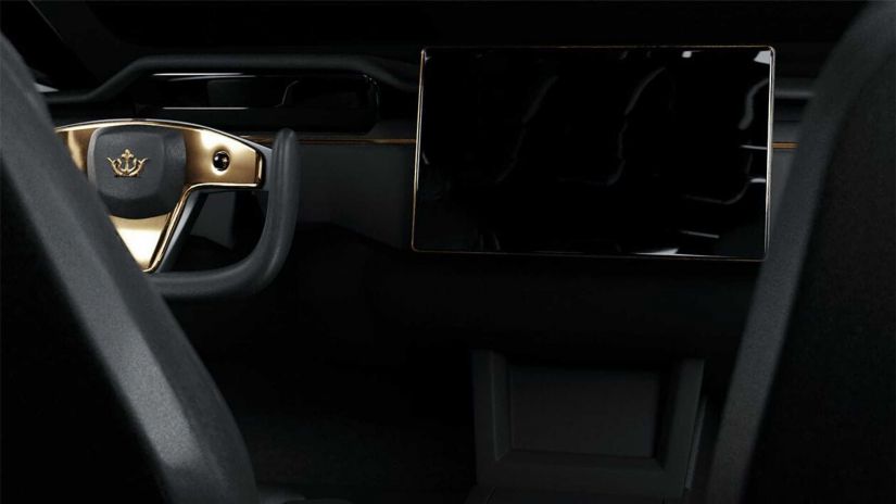 Tesla Model S mais caro do mundo possui elementos banhados a ouro 24k