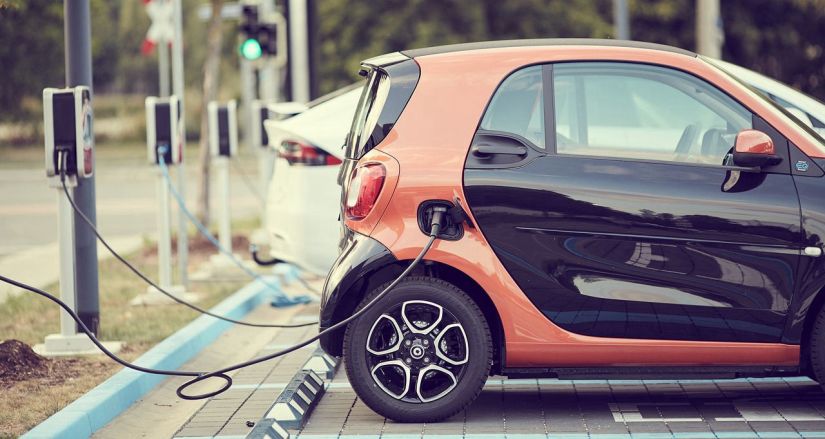 Carros elétricos devem ser mais baratos que os movidos a gasolina ainda nesta década